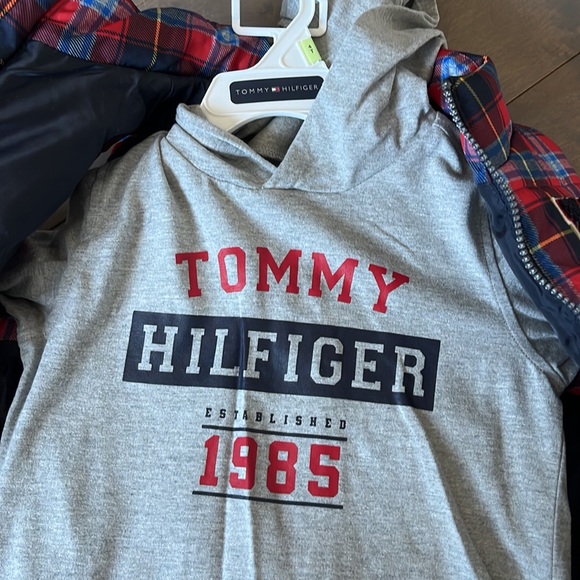 Tommy Hilfiger outfit size 4T NWT - Picture 3 of 3